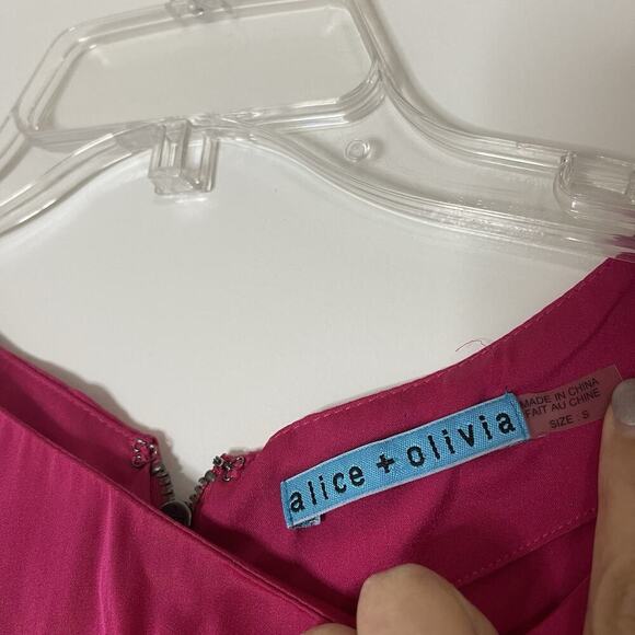 Alice + Olivia hot pink sleeveless satin silk shell top size US small - Picture 3 of 5